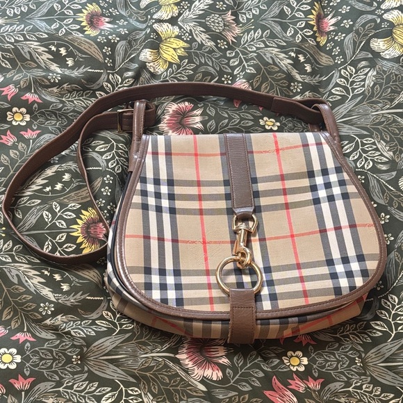 Burberry Handbags - Burberry vintage shoulder bag